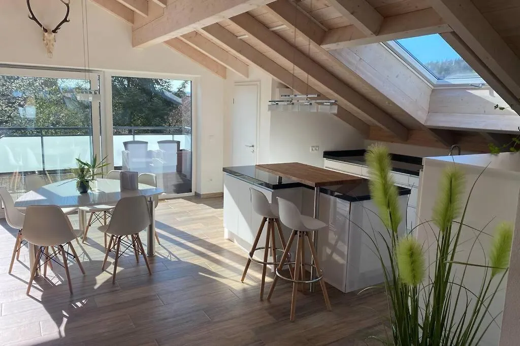 Lichtdurchflutete Wohnung mit großer Dachterrasse Bruckmühl 0*,